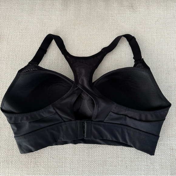 Layer 8 Qwick dry sports bra - Picture 2 of 2